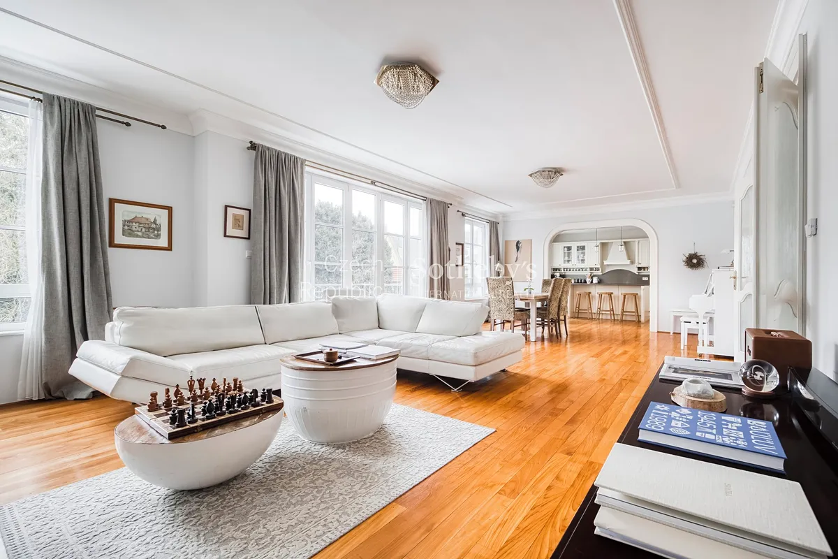 Pronájem rodinného domu 350 m², pozemek 700 m²
